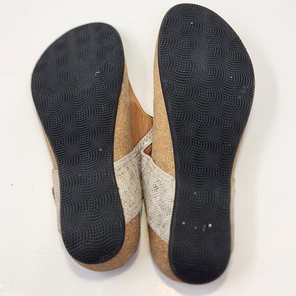Taos Women Lucy Thong Sandal Tan Metallic Snake Print Leather Size 37 US 6 Cork